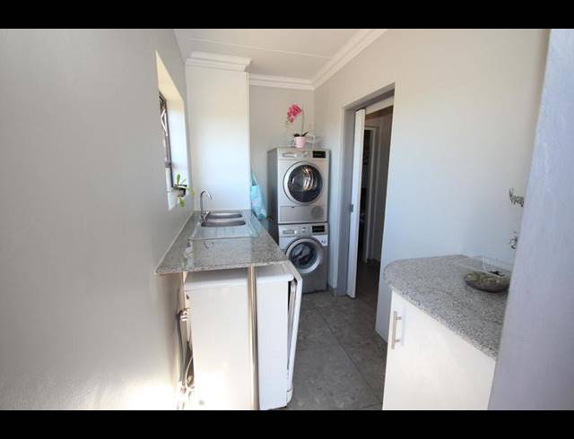 5 BEDROOM HOUSE FOR SALE IN SEEMEEU PARK